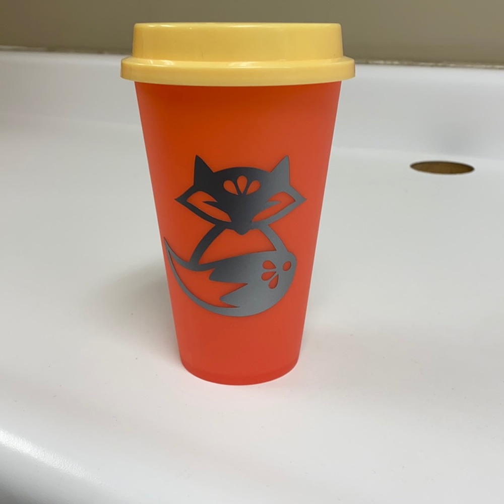 Vinyl fox cup